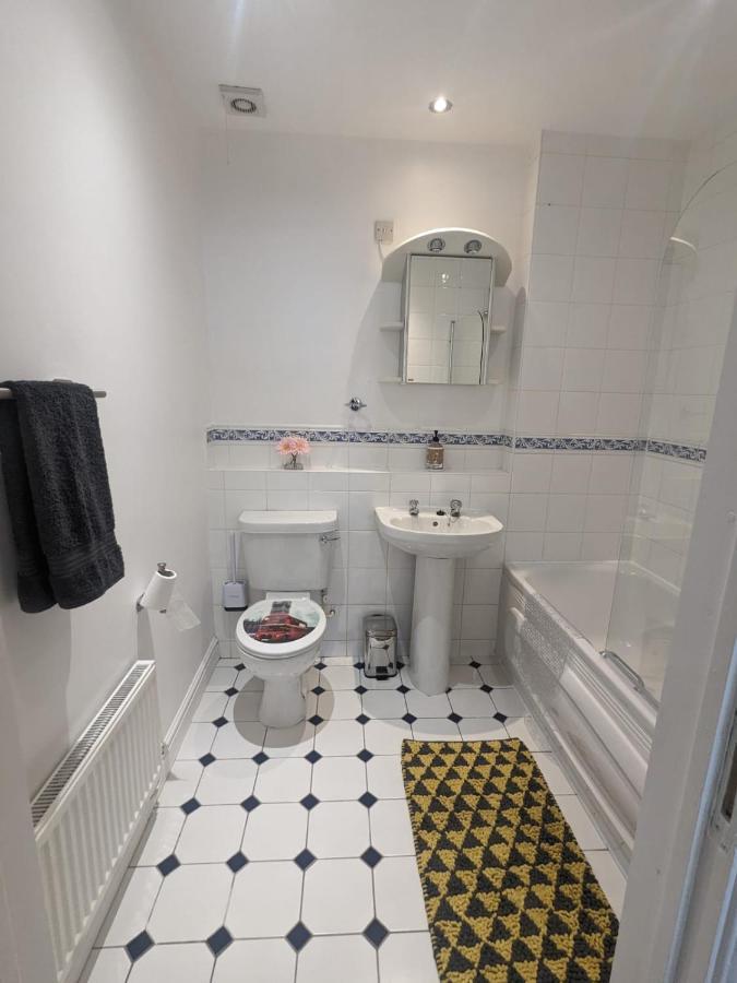 Stylish Modern Apartment, Free Secure Parking Allesley المظهر الخارجي الصورة